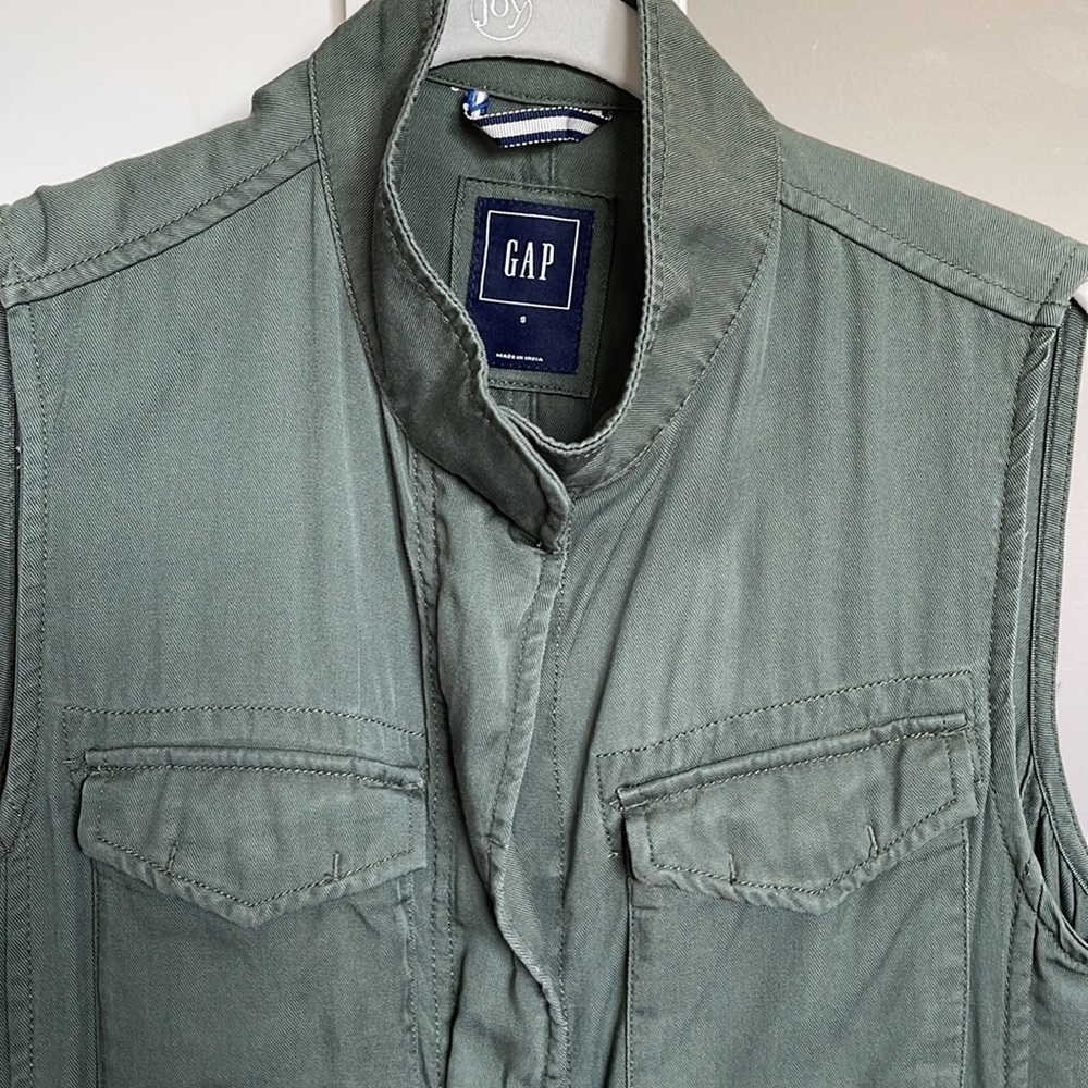 Vest✨ - Picture 2 of 9